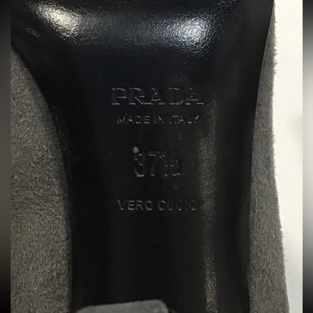 Women’s Prada Grey Suede Pump Size 37.5 - Picture 8 of 8